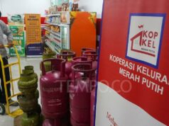 La historia del jefe de la aldea sobre el papel de los soldados en el Kopdes Rojo y Blanco
| La historia del jefe de la aldea sobre el papel de los soldados en el Kopdes Rojo y Blanco
|