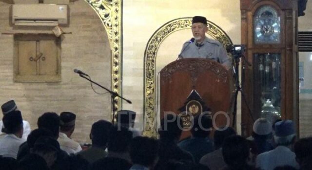 La mezquita Kauman Yogya celebra las primeras oraciones de Tarawih el martes por la noche

 | 