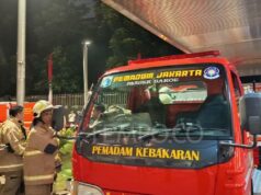 Incendio en la sala de servidores de la mezquita Istiqlal durante las oraciones de Tarawih
| Incendio en la sala de servidores de la mezquita Istiqlal durante las oraciones de Tarawih
|