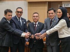 IPC valora a Sahroni como presidente de la Comisión III viola la ley MD3
| IPC valora a Sahroni como presidente de la Comisión III viola la ley MD3
|