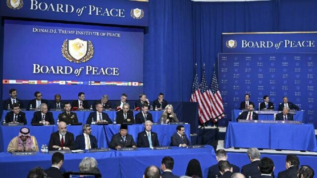 Prabowo es optimista de que Trump pueda traer la paz

 | 