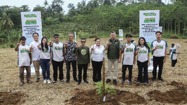 La Fundación Djarum planta 60.321 plantones de árboles para apoyar la conservación y el empoderamiento económico en las laderas de Muria

 | 