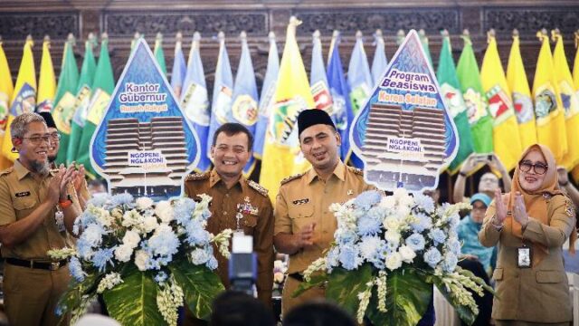 Un año de desempeño de Luthfi-Yasin: reducir la pobreza, gestionar Un año de desempeño de Luthfi-Yasin: reducir la pobreza, gestionar los desastres e impulsar las inversiones
|