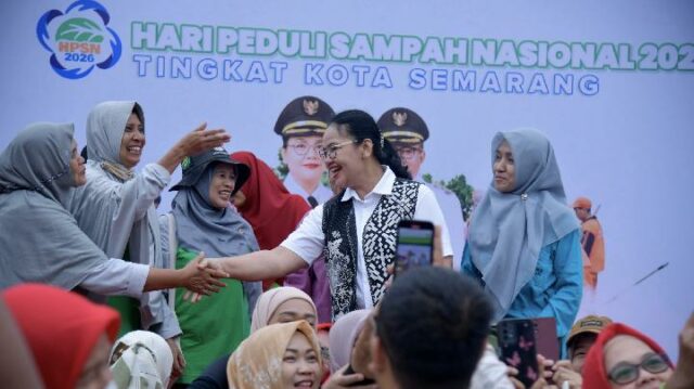 El gobierno de la ciudad de Semarang y los residentes colaboran para limpiar el río Jaten

 | 