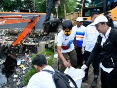 El gobierno de la ciudad de Semarang lleva a cabo una acción de limpieza de basura en el río Tawang
| El gobierno de la ciudad de Semarang lleva a cabo una acción de limpieza de basura en el río Tawang
|