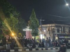 Un estudiante asesinado en Maluku, una multitud en Yogya rodeada por policías de bricolaje
| Un estudiante asesinado en Maluku, una multitud en Yogya rodeada por policías de bricolaje
|