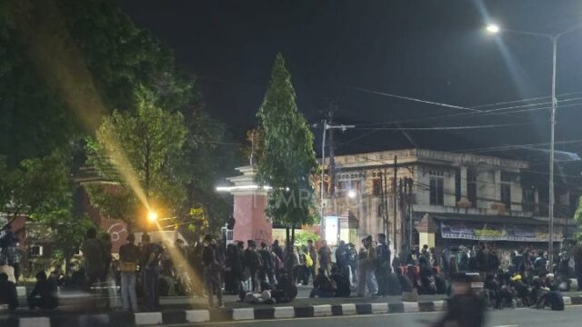 Un estudiante asesinado en Maluku, una multitud en Yogya rodeada por policías de bricolaje

 | 