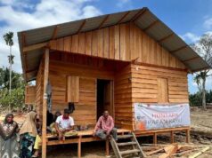 8 kilómetros de madera flotante limpia se convierten en materia prima para Huntara en Sumatra
| 8 kilómetros de madera flotante limpia se convierten en materia prima para Huntara en Sumatra
|