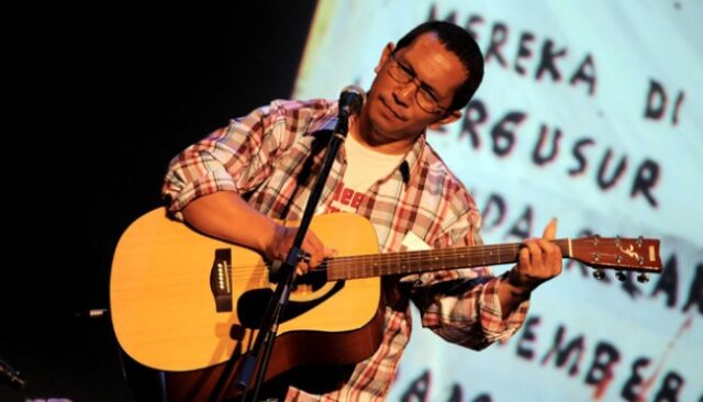 Muere el creador de la canción "Fighting Blood" John Tobing

 | 