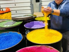 El ascenso y la caída de los fabricantes de vinilo estadounidenses
| Small Business,Culture,Economy,video,vinyl,records,vinyl-records,manufacture,made-in-america,manufacturing,new-jersey,czech-republic,factory,music,record-label,record-stores,record-store-day,cds,cassette-tape,mp3,ipod,ipod-shuffle,napster El ascenso y la caída de los fabricantes de vinilo estadounidenses
| Small Business,Culture,Economy,video,vinyl,records,vinyl-records,manufacture,made-in-america,manufacturing,new-jersey,czech-republic,factory,music,record-label,record-stores,record-store-day,cds,cassette-tape,mp3,ipod,ipod-shuffle,napster