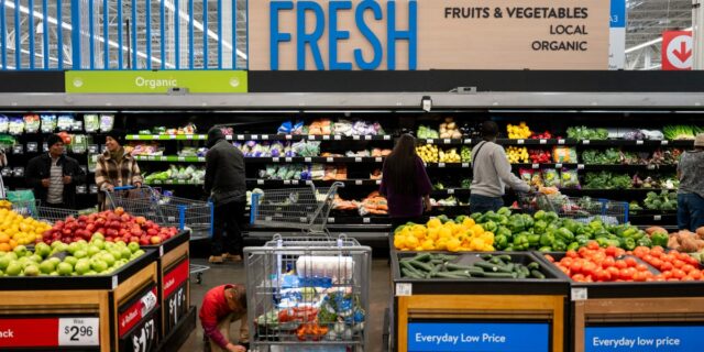 Walmart entra en el club del billón de dólares

 | Retail,walmart,e-commerce,1-trillion,trillion-dollar-company,retail,stock,business