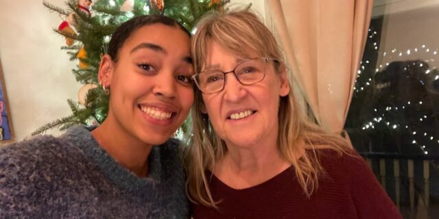 Para ahorrar dinero, nos mudamos con mis abuelos después de casarnos.

 | Real Estate,real-estate,freelancer-le,essay,grandparents,living,family