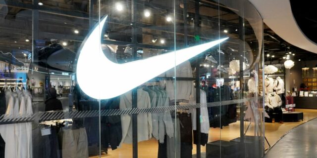 Nike bajo investigación por presunta discriminación contra trabajadores blancos

 | Retail,nike,dei,diversity-and-inclusion,employment,eeoc