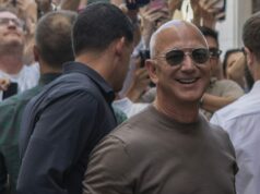 Jeff Bezos salió del Washington Post. Ahora se da por vencido.
| Media,Tech,newspapers,jeff-bezos,layoffs,billionaires,new-york-times,wall-street-journal,bloomberg,amazon,the-washington-post,washington-post Jeff Bezos salió del Washington Post. Ahora se da por vencido.
| Media,Tech,newspapers,jeff-bezos,layoffs,billionaires,new-york-times,wall-street-journal,bloomberg,amazon,the-washington-post,washington-post