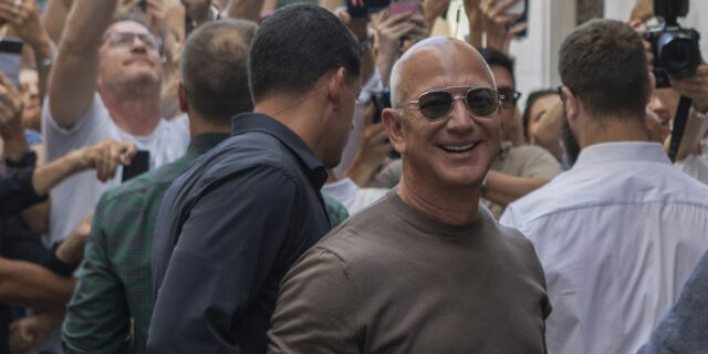 Jeff Bezos salió del Washington Post. Ahora se da por vencido.

 | Media,Tech,newspapers,jeff-bezos,layoffs,billionaires,new-york-times,wall-street-journal,bloomberg,amazon,the-washington-post,washington-post