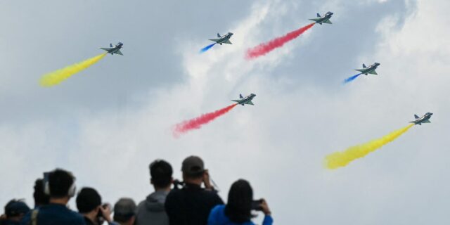 Cazas estadounidenses, rusos y chinos vuelan en evento de exhibición, cómo se comparan

 | Military & Defense,f-16,f-35a,chengdu-j-10,sukhoi-su-30,fighter-jets