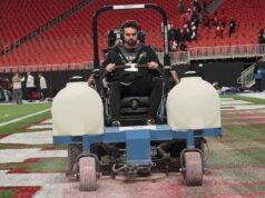 En la prisa nocturna por preparar un estadio de la NFL
| Sports,Culture,video,football,nfl,stadiums,video-format-big-business,big-business,super-bowl,sports En la prisa nocturna por preparar un estadio de la NFL
| Sports,Culture,video,football,nfl,stadiums,video-format-big-business,big-business,super-bowl,sports