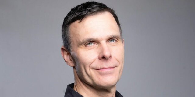 El investigador de la longevidad comparte sus 4 hábitos antienvejecimiento

 | Health,longevity,anti-aging,strength-training,diet,ultra-processed-foods,alcohol,sleep,loneliness,friends