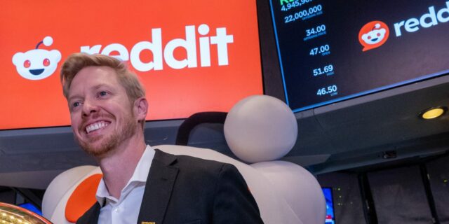 El CEO de Reddit dice que la plataforma es "el lugar más humano de Internet"

 | Tech,Media,reddit,social-media,artificial-intelligence,business,internet,stocks