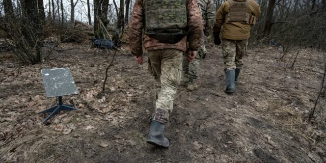 SpaceX presenta una nueva forma de aislar a las tropas rusas de Starlink

 | Military & Defense,Tech,starlink,ukraine-war,elon-musk,russian-military