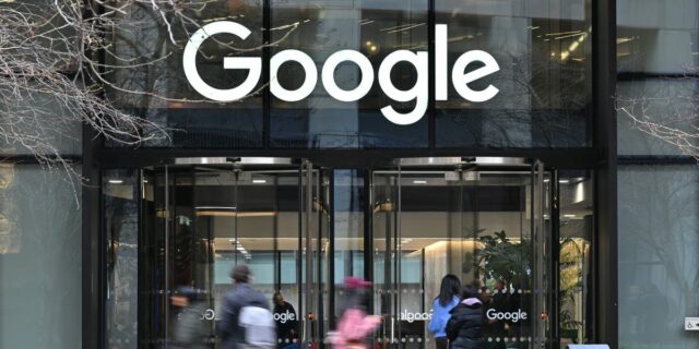 800 empleados de Google exigen el fin de todos los contratos con ICE y CBP

 | Tech,Politics,alphabet,ice,google