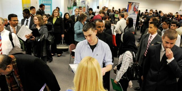 Las ofertas de trabajo de IA alcanzan un récord, incluso cuando se desacelera la contratación más amplia

 | AI,Tech,jobs,tech-jobs,artificial-intelligence,indeed,indeed-hiring-lab,bi-graphics,monsicha-srisuantang,limited-synd