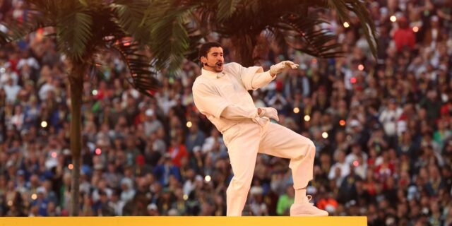 Bad Bunny no mencionó a ICE en el Super Bowl, pero igualmente envió un mensaje

 | Entertainment,bad-bunny,ice,super-bowl-2026