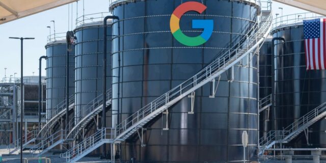 El crecimiento de la inversión en IA de las Big Tech puede ser mucho más lento de lo que parece

 | Tech,AI,google,amazon,microsoft,meta,data-center-spending,ai-investments,limited-synd,data-center,data-centers,big-tech,beacon-industries-big-bet,memory-chips,sk-hynix,samsung,micron,dram,semiconductors,capex,capital-expenditures,artificial-intelligence,generative-ai,ll-ms