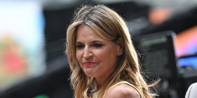 Savannah Guthrie hace un llamamiento público urgente mientras busca a su madre

 | Entertainment,Media,savannah-guthrie,missing,arizona,crime,trending-news,fbi,family,nbc