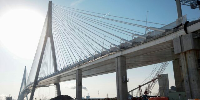 Por qué este puente se convirtió en el último estallido del conflicto comercial entre Estados Unidos y Canadá

 | Economy,Politics,gordie-howe,canada,trump,mark-carney,trade,bridge