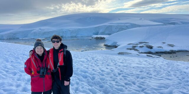 Ignoré los consejos y llevé a mi hijo adolescente a un viaje fuera de la escuela

 | Travel,Parenting,essay,parenting,parenting-freelancer,teen,antartica