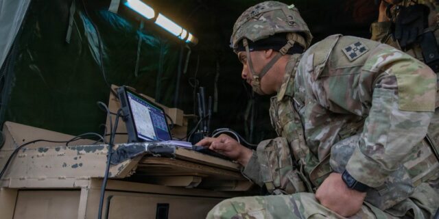 El general del ejército dice que la nueva tecnología significa que no habrá más reuniones de una hora para tomar decisiones

 | Military & Defense,defense,army,changing-workplace-big-bet,warfare-big-bet