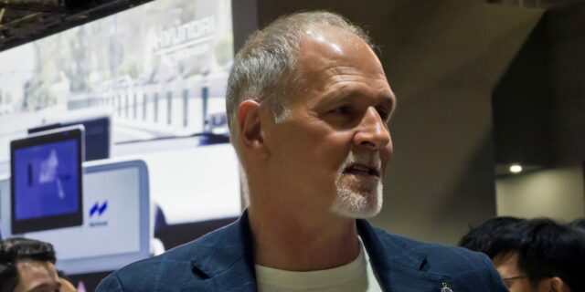 "El director ejecutivo de Boston Dynamics dimite después de 30 años". Lea la nota del personal.

 | Tech,AI,boston-dynamics