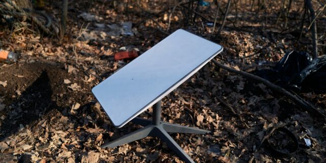 Ucrania teme que su población registre terminales Starlink para Rusia

 | Military & Defense,ukraine-war,starlink,spacex