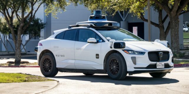 Waymo da dinero a los conductores de DoorDash para ayudarlos a cerrar las puertas de Robotaxi

 | Transportation,Retail,waymo,doordash,robotaxi