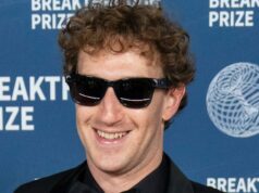 Meta cree que estamos demasiado distraídos para preocuparnos por el reconocimiento facial
| Tech,AI,meta,meta-ray-ban,privacy,facial-recognition,meta-ray-ban-display,smartglasses,smart-glasses Meta cree que estamos demasiado distraídos para preocuparnos por el reconocimiento facial
| Tech,AI,meta,meta-ray-ban,privacy,facial-recognition,meta-ray-ban-display,smartglasses,smart-glasses