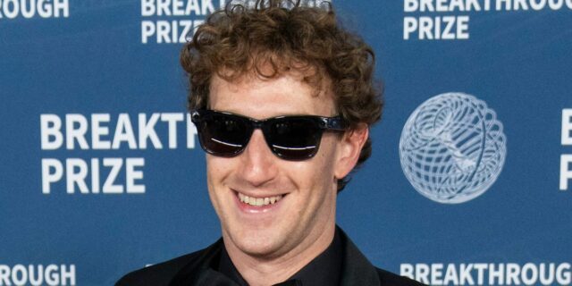 Meta cree que estamos demasiado distraídos para preocuparnos por el reconocimiento facial

 | Tech,AI,meta,meta-ray-ban,privacy,facial-recognition,meta-ray-ban-display,smartglasses,smart-glasses