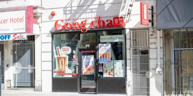 El fundador de Boba Chain abrió tiendas junto a Starbucks para atraer clientes

 | Retail,bubble-tea,starbucks