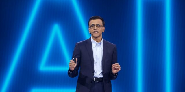 El CEO de Snowflake dice que el software podría convertirse en un 'canal de datos tonto' hacia la IA

 | Tech,AI,artificial-intelligence,software,ai