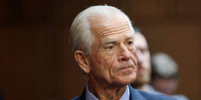 Asesor comercial de Trump: las empresas de inteligencia artificial deben 'internalizar' los costos de los centros de datos

 | AI,data-centers