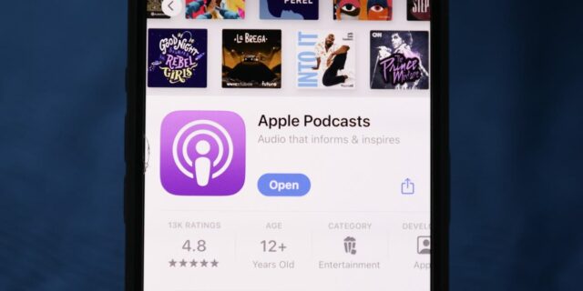 Apple renueva los podcasts de vídeo para competir con YouTube y Spotify

 | Tech,Media,apple-inc,podcasting,video,youtube,spotify,streaming-media,technology,advertising,podcast