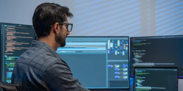 La 'visión honesta' del ingeniero sobre la IA en el lugar de trabajo resuena entre los trabajadores

 | AI,Tech,Careers,ai,ai-fatigue,software-engineers,programming