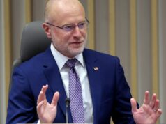 El presidente de la FCC, Brendan Carr, califica las acusaciones de censura de Colbert como «noticias falsas»
| Media,stephen-colbert,late-show-with-stephen-colbert,fcc,brendan-carr,laura-ingraham El presidente de la FCC, Brendan Carr, califica las acusaciones de censura de Colbert como "noticias falsas"
| Media,stephen-colbert,late-show-with-stephen-colbert,fcc,brendan-carr,laura-ingraham