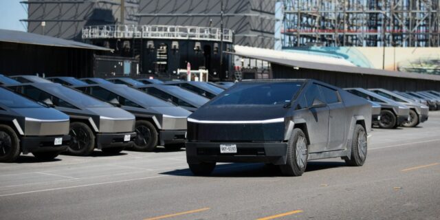 Tesla abandona una versión económica del Cybertruck | Transportation,elon-musk,tesla-cybertruck Tesla abandona una versión económica del Cybertruck
| Transportation,elon-musk,tesla-cybertruck