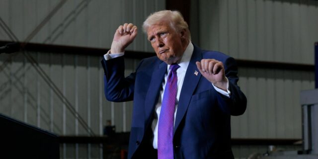 Los archivos OVNI desclasificados de Trump podrían significar pagos para los apostadores extraterrestres

 | News,aliens,donald-trump