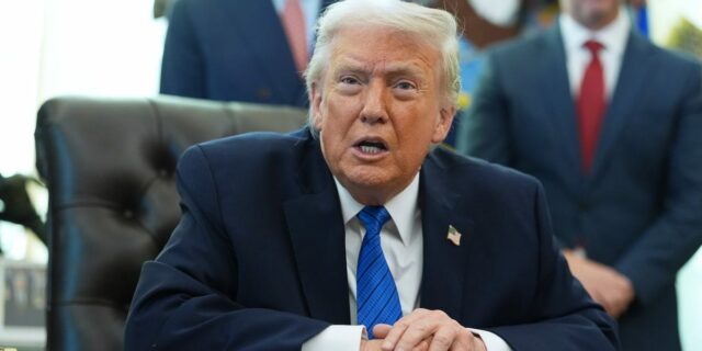 Trump ahora anuncia que aumentará los aranceles “globales” del 10% al 15%

 | Economy,Law,trump,tariffs,supreme-court