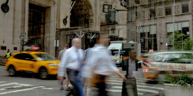 Banco de inversión resuelve caso que lleva a juicio la Banco de inversión resuelve caso que lleva a juicio la semana laboral de 100 horas
| Finance,Law,centerview-partners,investment-banking,wall-street,business