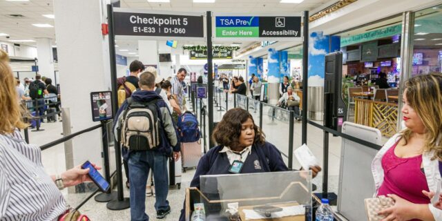 DHS suspende TSA PreCheck y Global Entry Lanes en aeropuertos de EE. UU.

 | Travel,Transportation,tsa-precheck,global-entry,government-shutdown