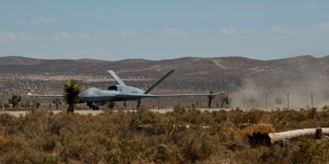 Un F-22 de la Fuerza Aérea voló un dron Loyal Wingman en un vuelo de combate simulado

 | Military & Defense,defense,f-22-raptor,cca,air-force,warfare-big-bet