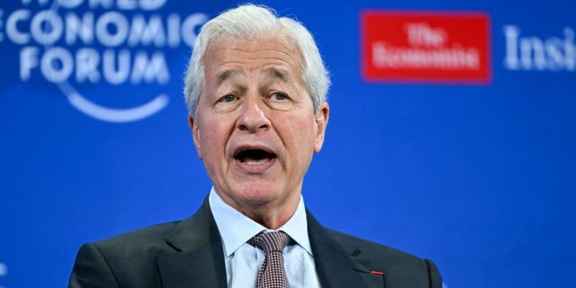 Jamie Dimon advierte contra los préstamos riesgosos a medida que Jamie Dimon advierte contra los préstamos riesgosos a medida que aumenta la competencia
| Finance,finance,banks,banking,jamie-dimon